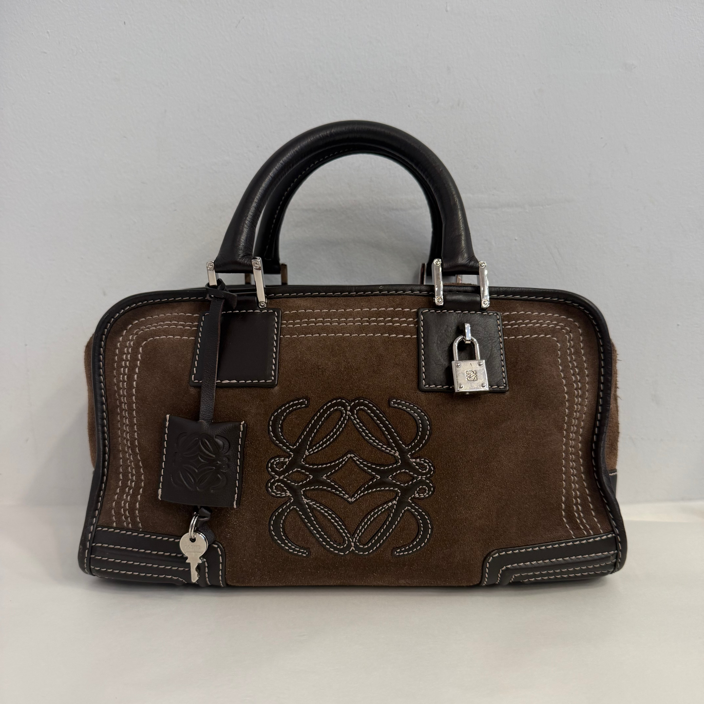 Loewe Anagram Amazona Suede 28