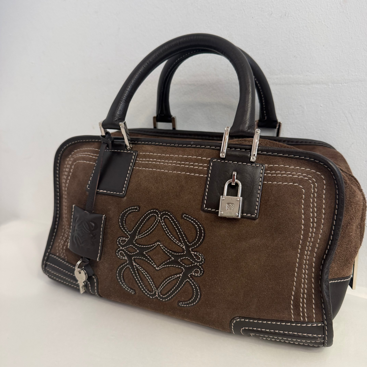 Loewe Anagram Amazona Suede 28