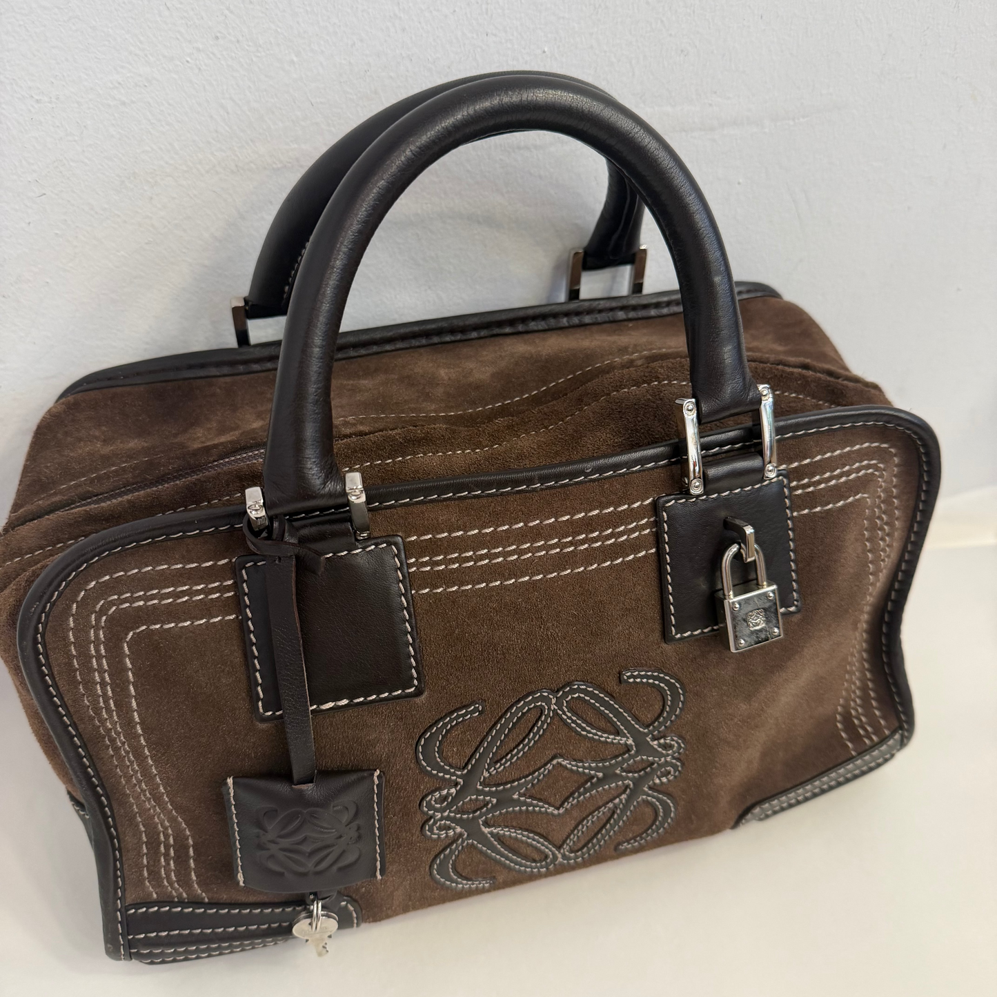 Loewe Anagram Amazona Suede 28