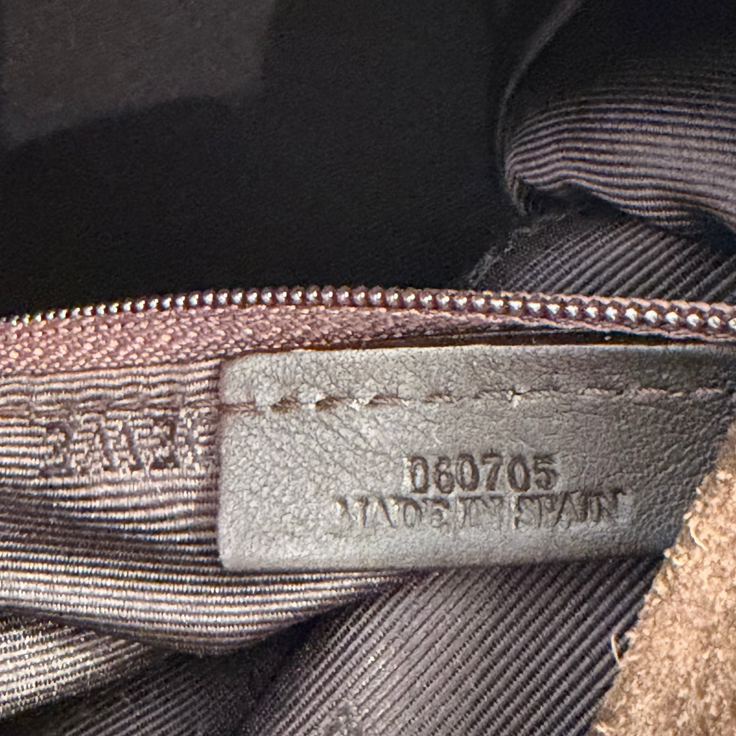 Loewe Anagram Amazona Suede 28