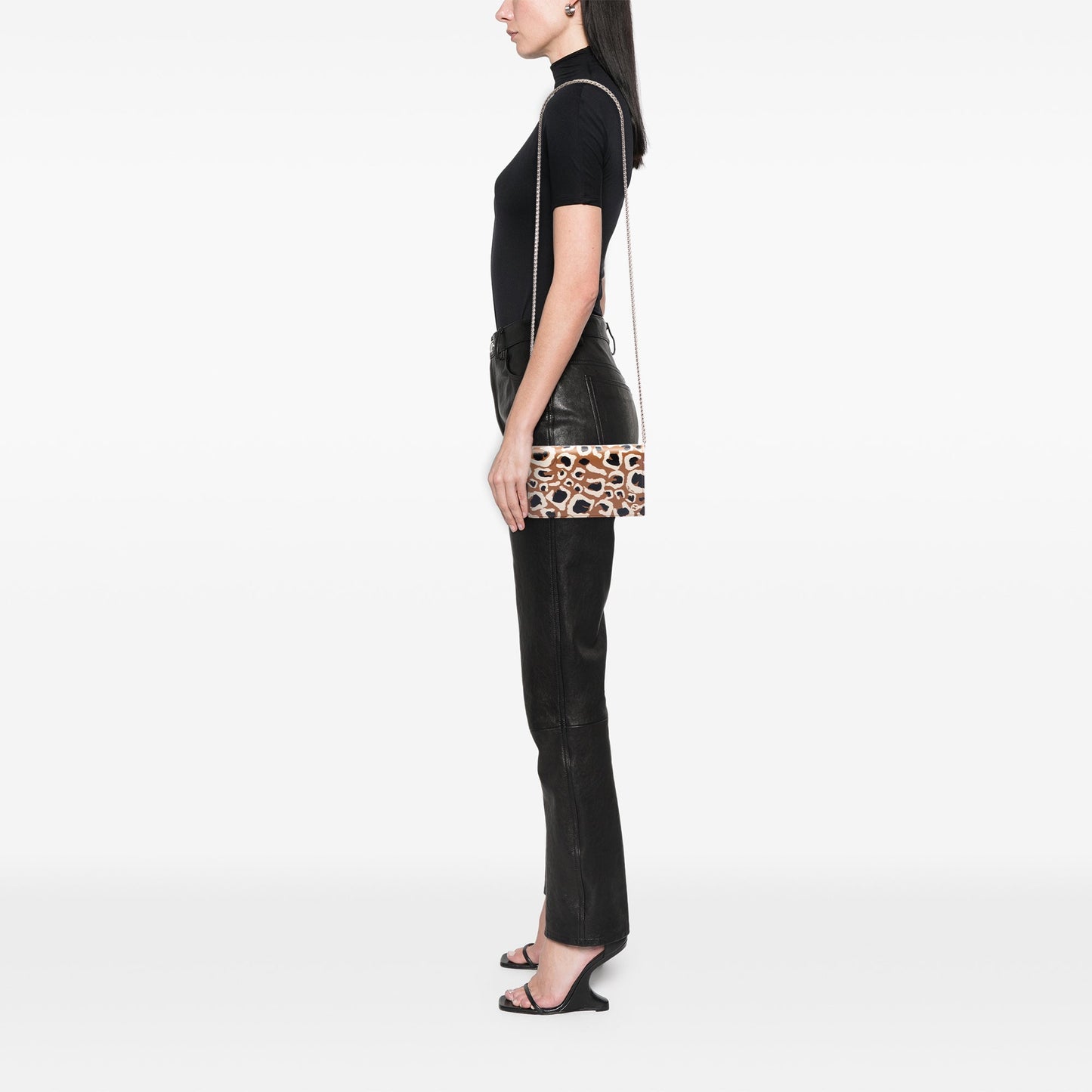 Gucci Cartera Betty con cadena de piel de becerro y estampado de leopardo